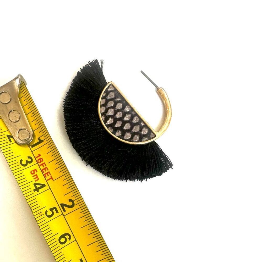 Half moon black and gold tone fringe earrings - Picture 5 of 7